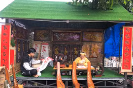 Đầu năm xin chữ cầu an