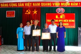 An Khê: 26 đảng viên được trao huy hiệu Đảng dịp 2-9