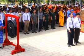 Thiêng liêng lễ tưởng niệm 232 năm ngày mất Hoàng đế Quang Trung. Ảnh: Ngọc Minh