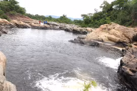 Về Sró khám phá thác Dạt Dài. Ảnh: Ngọc Minh