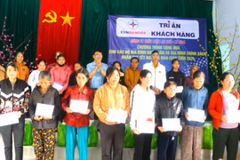 Tặng 300 suất quà cho hộ khó khăn, gia đình chính sách ở huyện Kbang và thị xã An Khê