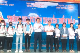 Tuyên truyền về biển, đảo cho 500 học sinh thị xã An Khê.