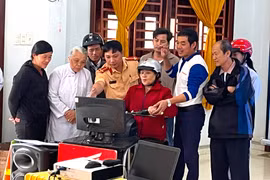  An Khê: Hơn 100 tăng ni, phật tử được tuyên truyền và hướng dẫn lái xe an toàn 