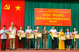 An Khê khen thưởng 20 tập thể, cá nhân thực hiện tốt Quy chế dân chủ ở cơ sở