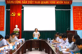 Thường trực HĐND tỉnh Gia Lai giám sát đấu thầu, cung ứng thuốc tại Trung tâm Y tế huyện Kbang và Trung tâm Y tế thị xã An Khê. Ảnh: Ngọc Minh