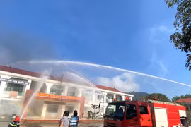 Thực tập phương án chữa cháy và cứu nạn cứu hộ tại Trường THPT Nguyễn Trãi