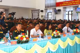 Sư đoàn 2 tặng giấy khen 20 tập thể, cá nhân hoàn thành xuất sắc nhiệm vụ 