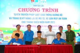 Truyền thông Luật Giao thông đường bộ cho gần 400 thanh niên Kông Chro