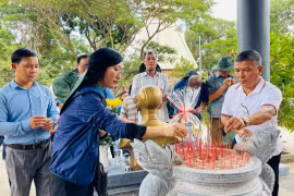 Cán bộ, đảng viên phường Hoa Lư về nguồn tại Khu di tích lịch sử cách mạng Khu 9 
