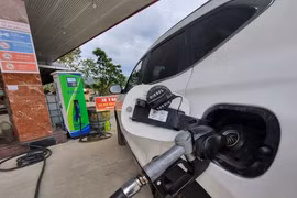 Giá xăng dầu hôm nay 13.6.2024: Xăng trong nước chiều nay thế nào?