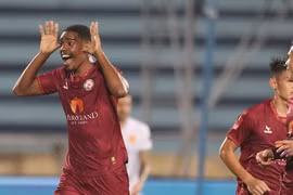 CLB Nam Định thua choáng váng ngay tại Thiên Trường, cuộc đua vô địch lại rất nóng