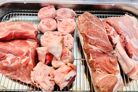 Giá heo hơi hôm nay 2.12.2023: Chìm sâu dưới giá thành