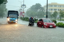 Mưa to đến rất to khiến nhiều nơi tại Quảng Bình bị ngập lụt, chia cắt