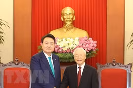 Tổng Bí thư tiếp Tổng thống Hàn Quốc: Đồng hành để cùng phát triển 