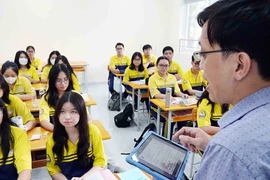 'Nóng' chuyện học ngoại ngữ để sử dụng hay để thi