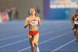 Nguyễn Thị Oanh và các ngôi sao điền kinh Việt Nam dự giải chạy qua 3 nước Lào, Việt Nam, Campuchia