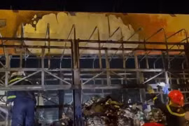 Cháy ô tô trên Quốc lộ 1