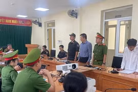 Một Chi cục trưởng Chi cục Hải quan cửa khẩu bị bắt