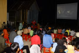 “Cõng” phim về làng