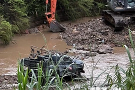 Lâm Đồng: Tìm thấy thi thể 4 du khách trên xe jeep bị lũ cuốn trôi