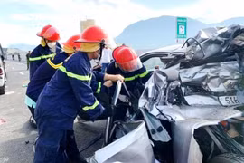 Tai nạn giao thông trên cao tốc Nha Trang - Cam Lâm, 5 người thương vong