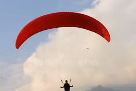 Kịp thời ứng cứu phi công dù lượn gặp nạn trong rừng già ở Lai Châu