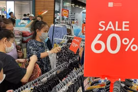 Đồng loạt khuyến mại trên cả nước, cho phép 'sale off 100%'