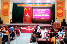 Bí thư Huyện ủy Kbang đối thoại với giáo viên