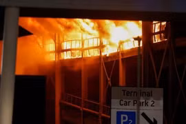Anh: Cháy tại sân bay Luton, tất cả các chuyến bay bị đình chỉ
