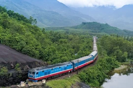 Phó Thủ tướng Trần Hồng Hà yêu cầu nghiên cứu, điều chỉnh quy định về niên hạn sử dụng phương tiện giao thông đường sắt