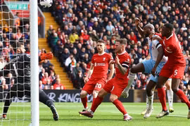 Thua Crystal Palace, Liverpool gặp bất lợi lớn khi đua vô địch Anh