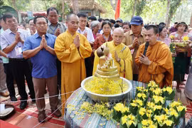 Vui Tết cổ truyền Bunpimay - Lào trên cao nguyên Đắk Lắk