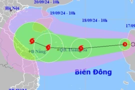 Áp thấp nhiệt đới vào Biển Đông, sắp mạnh lên thành bão số 4, di chuyển rất phức tạp