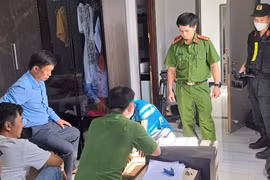 Phá đường dây đánh bạc 560 tỉ đồng, khởi tố 11 người