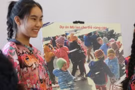 Hai chị em hướng dẫn móc len miễn phí, thu về 1.000 nón cho trẻ vùng cao