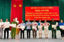 Kông Chro: Khen thưởng 16 tập thể, 31 cá nhân xuất sắc trong học tập và làm theo Bác