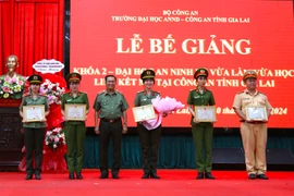 Bế giảng khóa 2 Đại học An ninh nhân dân hệ vừa làm vừa học tại Gia Lai