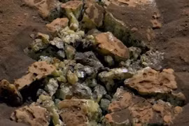 Vấp cục đá trên Sao Hỏa, robot NASA có phát hiện chấn động