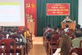 Ia Grai: 60 quần chúng ưu tú được bồi dưỡng nhận thức về Đảng 
