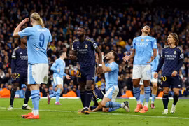 Man City, Arsenal rơi đài, bóng đá Anh tụt lại