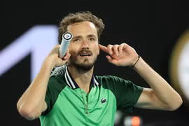 Medvedev ngược dòng ngoạn mục, thẳng tiến chung kết Australian Open 2024