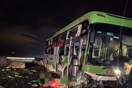 Xe giường nằm va chạm trên cao tốc Phan Thiết - Dầu Giây, phụ xe tử vong