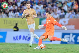 Đặng Văn Lâm so tài Nguyễn Filip trong ngày Bình Định lên ngôi á quân V-League