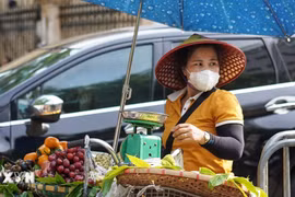 Hà Nội có nơi nắng nóng gay gắt trong ngày cuối tuần, nhiệt độ cao nhất 38 độ C