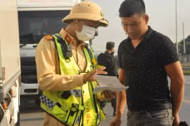 Giấy phép lái xe có 12 điểm, trừ hết sẽ không được lái trong 6 tháng