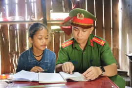 “Con nuôi Công an xã”: Lan tỏa yêu thương