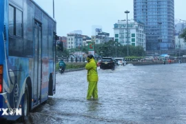 Thủ đô Hà Nội mưa to trong sáng đầu tuần, nguy cơ cao xảy ra lốc sét