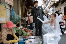 Chuyện tình đẹp sau bộ ảnh cưới chụp ở khu chợ bình dân TP.HCM 'gây sốt'