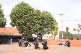 Xứng đáng với truyền thống đơn vị anh hùng