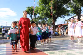 Học sinh lớp 1 nô nức tựu trường